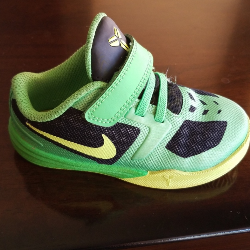NIKE Kobe Mentality Toddler Boys Shoe Black/Poison